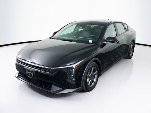 Used 2025 Kia K4 LXS image 3