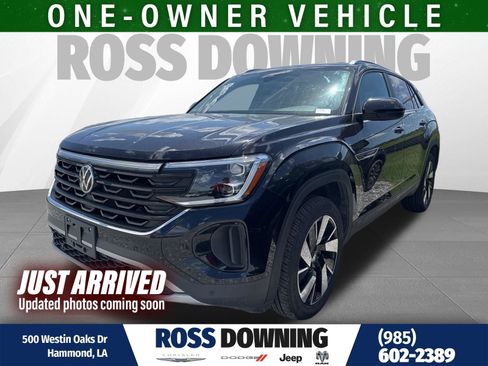 Used 2025 Volkswagen Atlas Cross Sport SE image 1