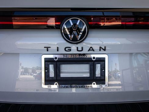 New 2026 Volkswagen Tiguan SE R-Line FWD image 18
