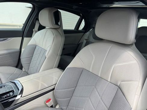 Certified 2023 BMW i7 xDrive60 AWD/4WD image 18