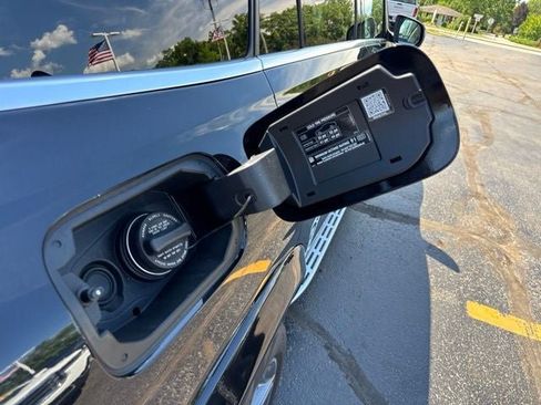 Used 2025 Mercedes-Benz GLS 450 4MATIC image 23