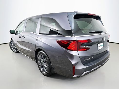 New 2026 Honda Odyssey Touring image 5