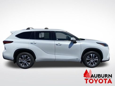 Used 2022 Toyota Highlander XLE AWD/4WD image 8