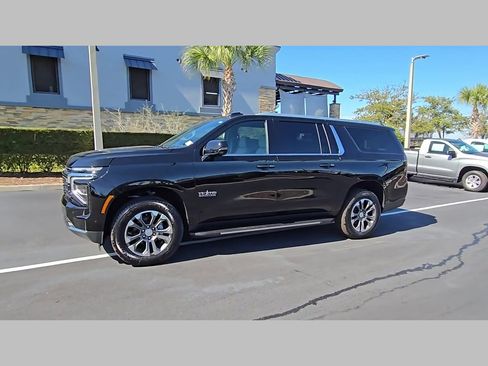 New 2026 Chevrolet Suburban LT w/ Comfort Package image 18