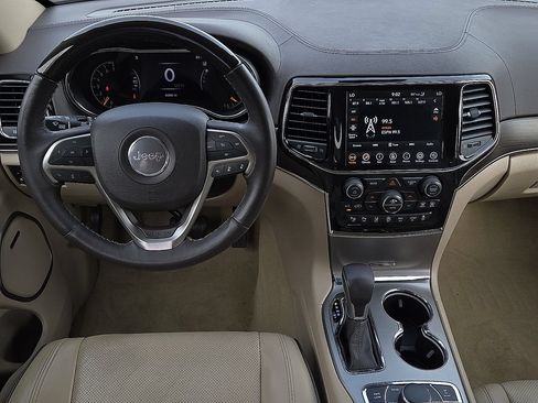 Used 2019 Jeep Grand Cherokee Overland AWD/4WD image 11