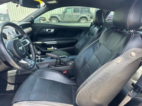 Used 2021 Ford Mustang GT Premium w/ GT Performance Package RWD image 9
