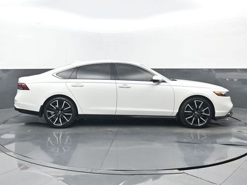 Used 2024 Honda Accord Touring image 2