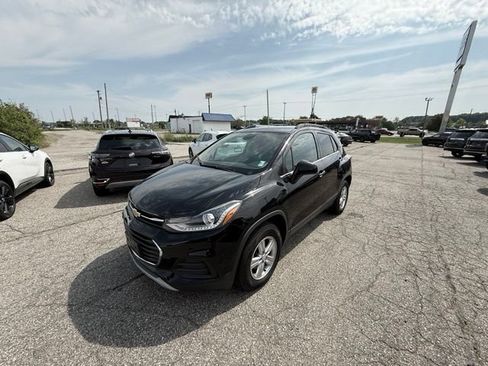 Used 2019 Chevrolet Trax LT w/ LT Convenience Package AWD/4WD image 2