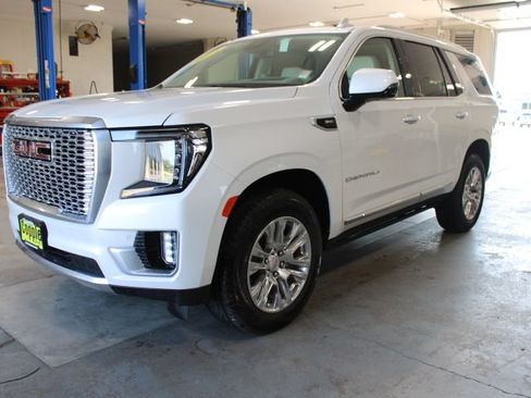 Used 2024 GMC Yukon Denali AWD/4WD image 4