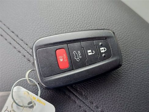 Used 2019 Toyota RAV4 Limited w/ Advanced Technology Package FWD image 81