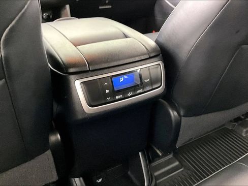 Used 2019 Toyota Highlander Limited FWD image 9
