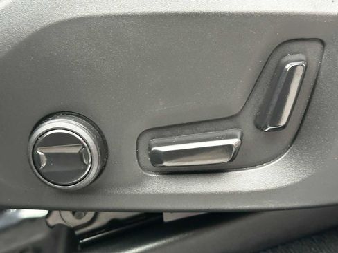 Certified 2023 Volvo XC90 T8 Plus image 31