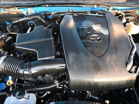 Used 2020 Toyota Tacoma TRD Sport w/ TRD Premium Sport Package image 17