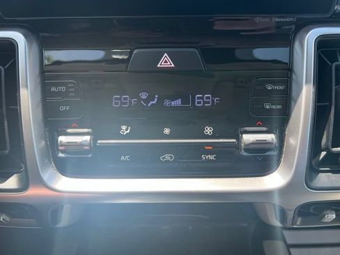 Used 2022 Kia Sorento EX w/ Panoramic Sunroof Package FWD image 19