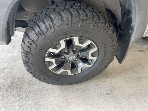 Used 2020 Toyota Tacoma TRD Off-Road w/ TRD Premium Off Road Package image 10