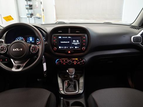 Used 2022 Kia Soul LX FWD image 9