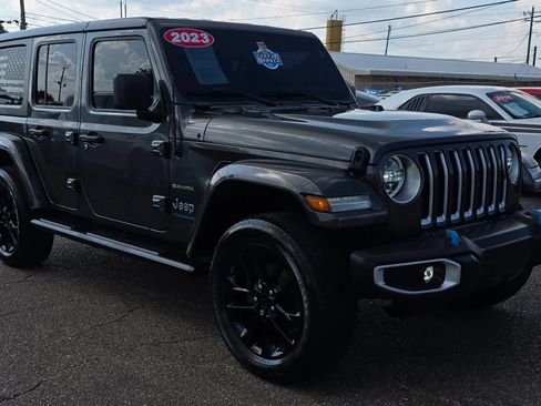 Used 2023 Jeep Wrangler Unlimited Sahara w/ Cold Weather Group AWD/4WD image 1