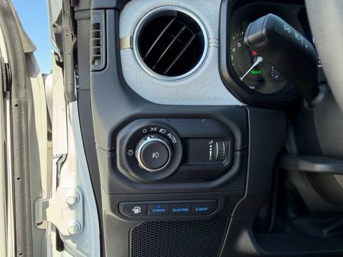 Used 2024 Jeep Wrangler Unlimited Sahara AWD/4WD image 20