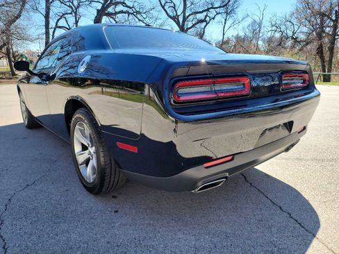 Used 2015 Dodge Challenger SXT image 6
