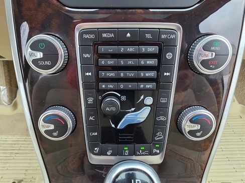 Used 2015 Volvo XC70 T6 Platinum w/ Protection Package image 20