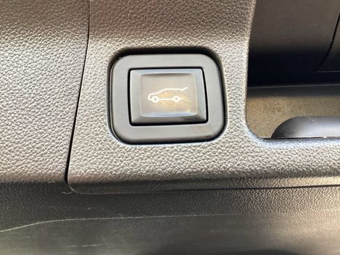 Used 2023 GMC Acadia SLT w/ Technology Package AWD/4WD image 14