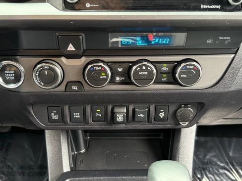 Used 2021 Toyota Tacoma TRD Off-Road w/ Technology Package AWD/4WD image 29
