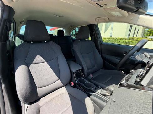 Used 2020 Toyota Corolla LE FWD image 12