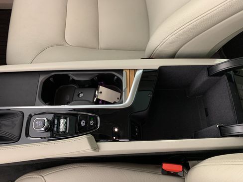Used 2021 Volvo XC90 T5 Momentum w/ Protection Package FWD image 29