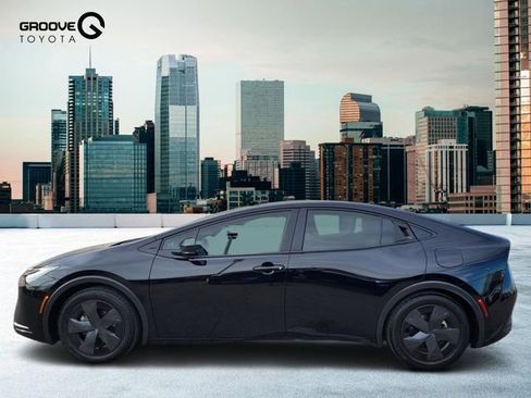 Used 2026 Toyota Prius Plug-In Hybrid image 2