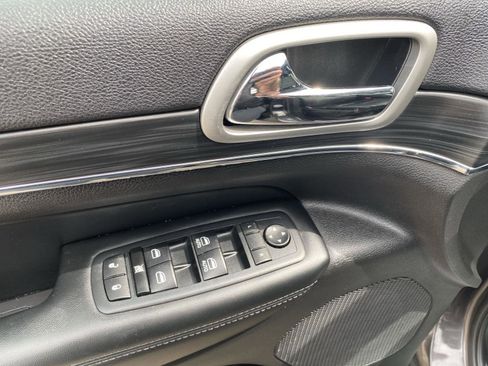 Used 2020 Jeep Grand Cherokee Limited AWD/4WD image 13