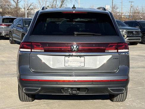 Certified 2025 Volkswagen Atlas SE image 3