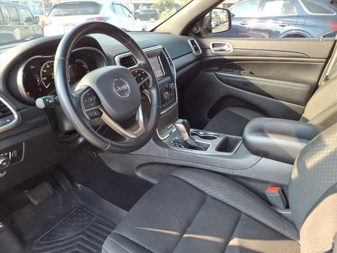 Used 2021 Jeep Grand Cherokee Laredo AWD/4WD image 9