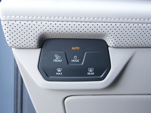 New 2026 Volkswagen Atlas SE FWD image 16