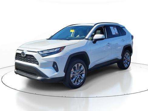 Used 2025 Toyota RAV4 XLE Premium image 2