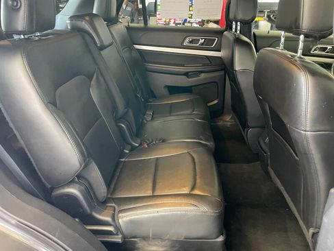 Used 2016 Ford Explorer XLT w/ Equipment Group 202A AWD/4WD image 19