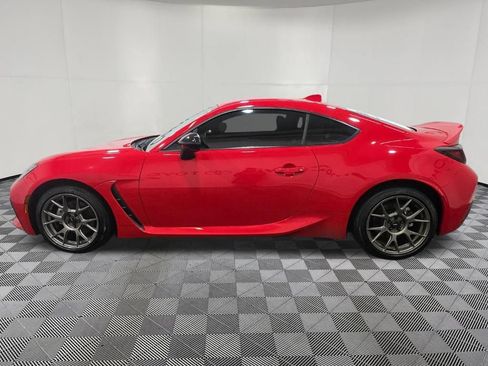 Used 2023 Toyota GR86 w/ ALL Weather Mat Package (TMS) RWD image 4