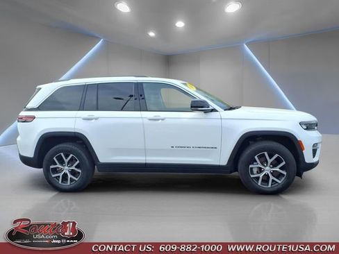 Used 2023 Jeep Grand Cherokee Limited AWD/4WD image 2