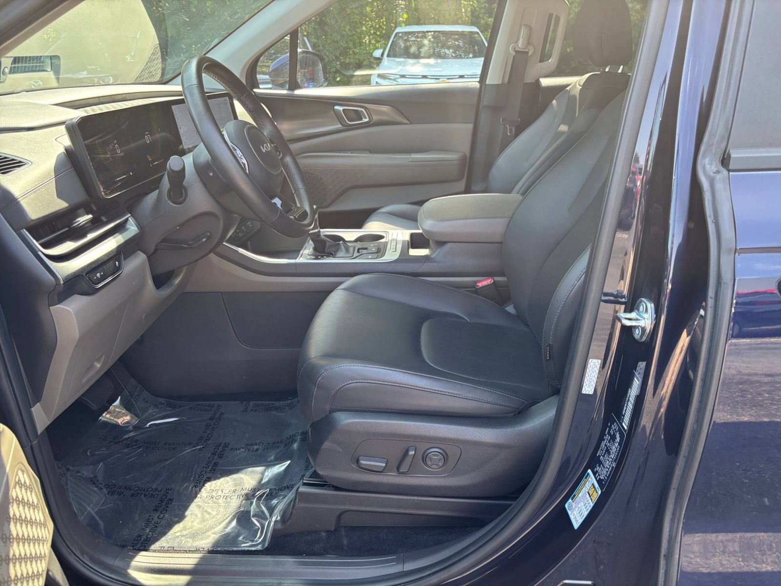 Used 2026 Kia Carnival FWD image 24