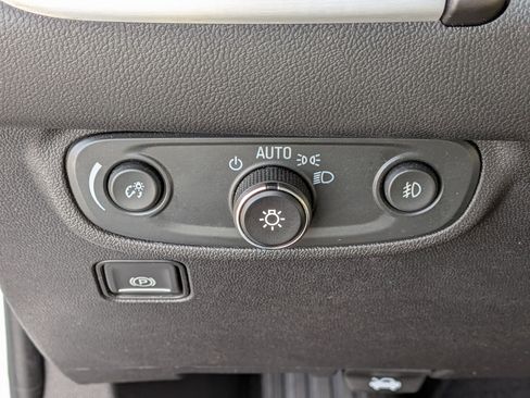 Used 2024 GMC Terrain SLT AWD/4WD image 17