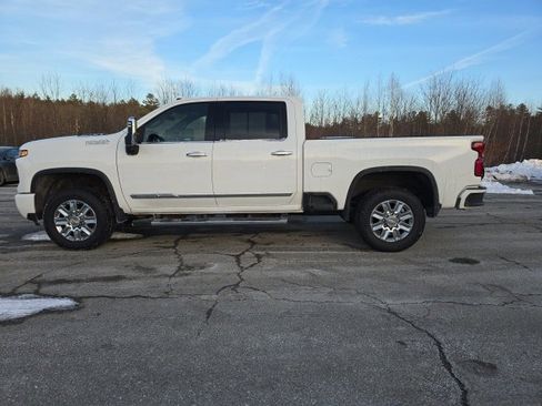 Used 2024 Chevrolet Silverado 3500 High Country image 2