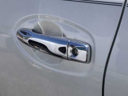 Used 2016 Nissan Rogue SV FWD image 19