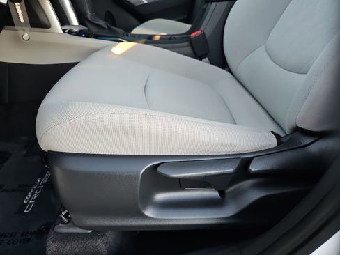 Used 2023 Toyota Corolla Cross L FWD image 17