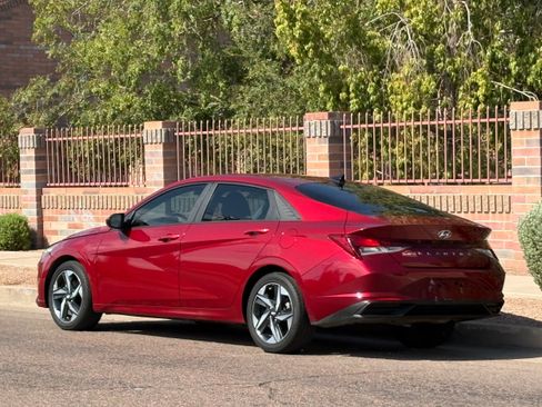 Used 2023 Hyundai Elantra SEL w/ Convenience Package FWD image 4