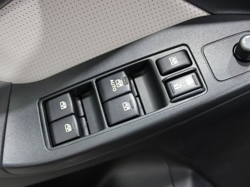 Used 2014 Subaru Forester 2.5i Limited AWD/4WD image 7