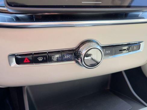 New 2026 Volvo XC90 B6 Ultra w/ Protection Package image 19