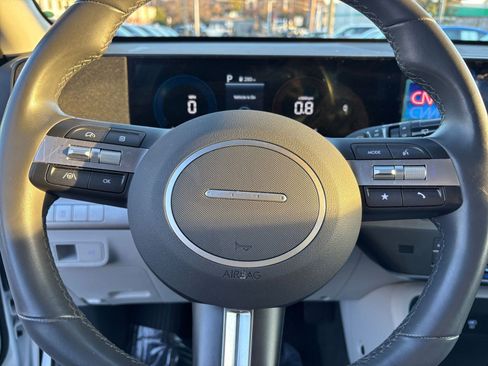 Used 2025 Hyundai Kona SEL image 28