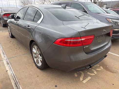 Used 2017 Jaguar XE Premium image 4