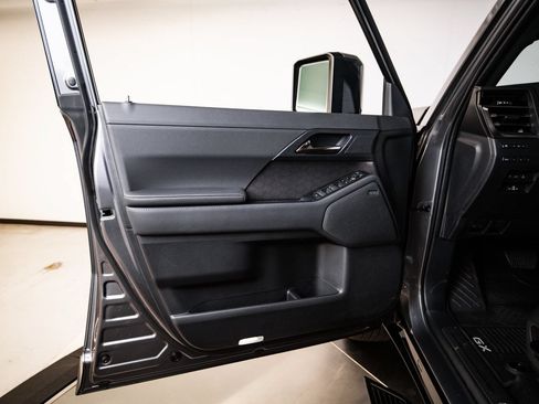 Used 2026 Lexus GX 550 w/ Accessory Package (31) AWD/4WD image 23
