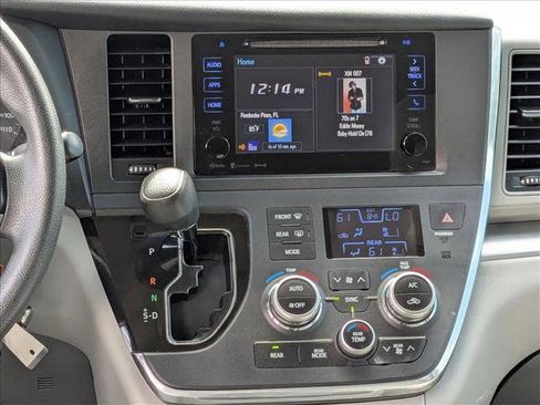 Used 2017 Toyota Sienna LE image 13