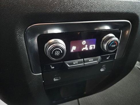 Used 2024 GMC Yukon XL Denali image 18